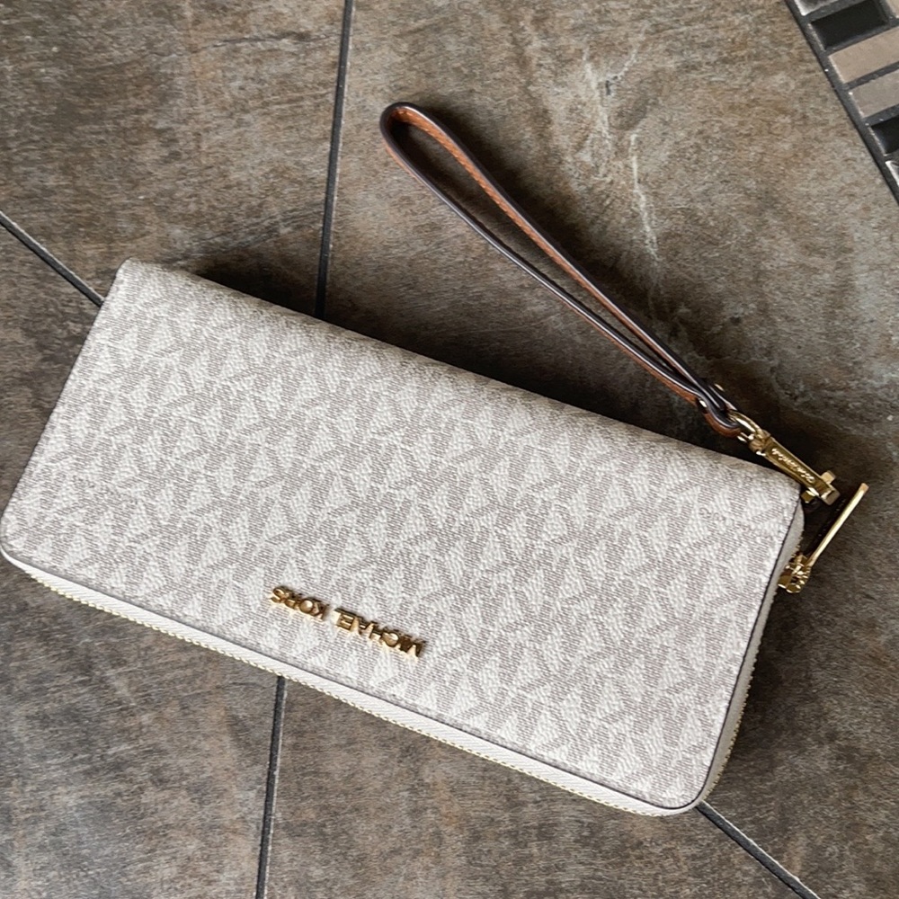 Michael Kors Jet Set Travel Large Travel CONTINENTAL Wristlet-Wallet - Picture 8 of 16